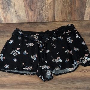 Maurices Black Floral Patterned Dress Shorts with Tie Belt M     -509A